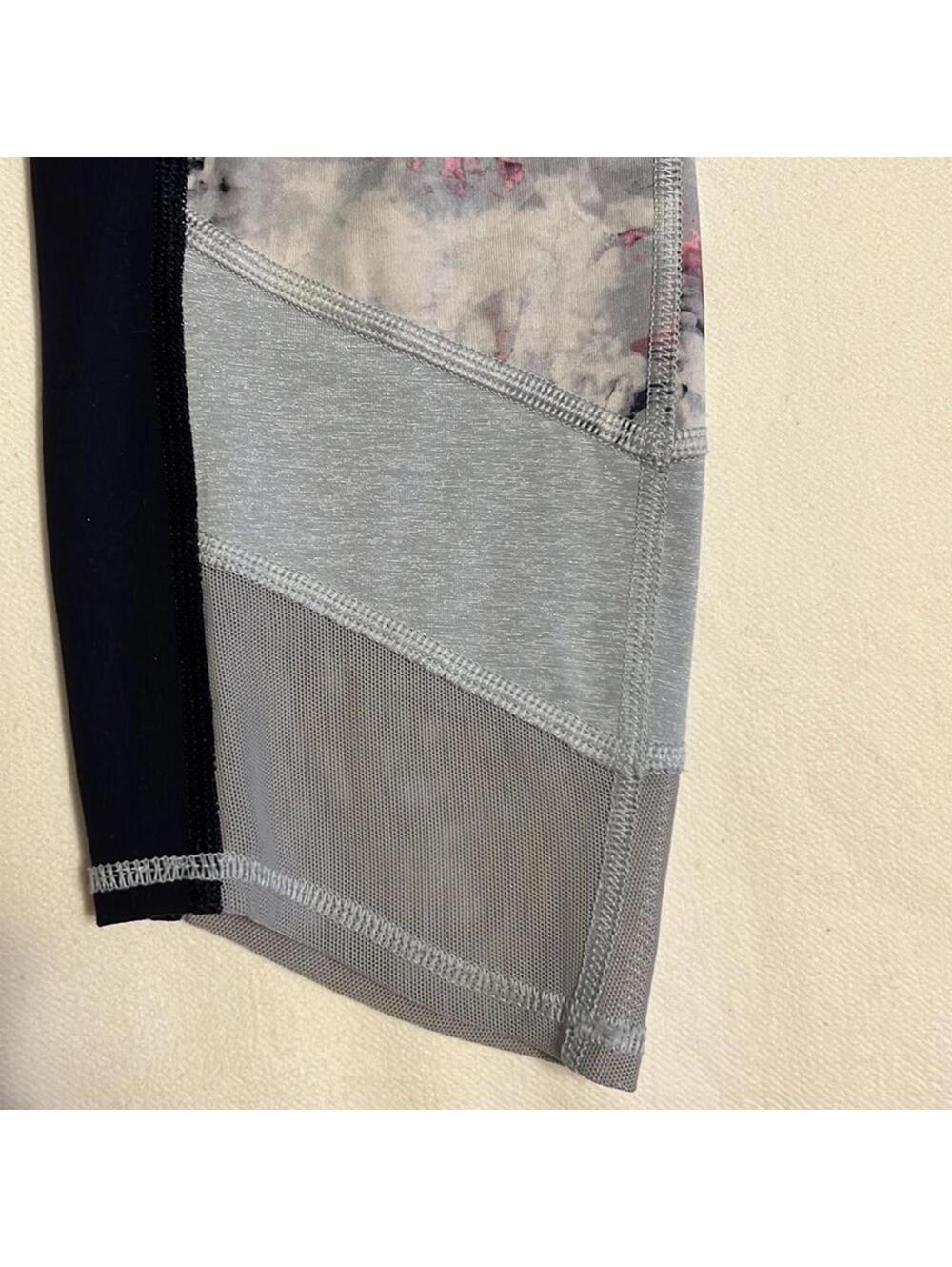 Lululemon If You’re Lucky Capri Size Four - Picture 9 of 9